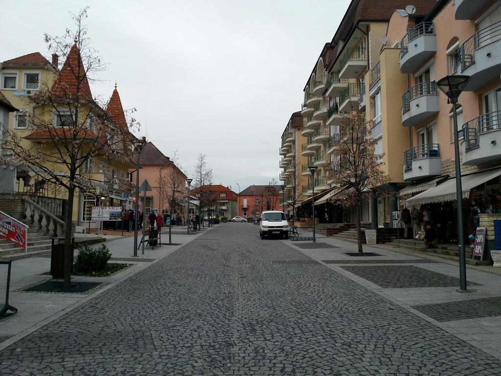 Pedestrian Street Apartment Хевиз Экстерьер фото