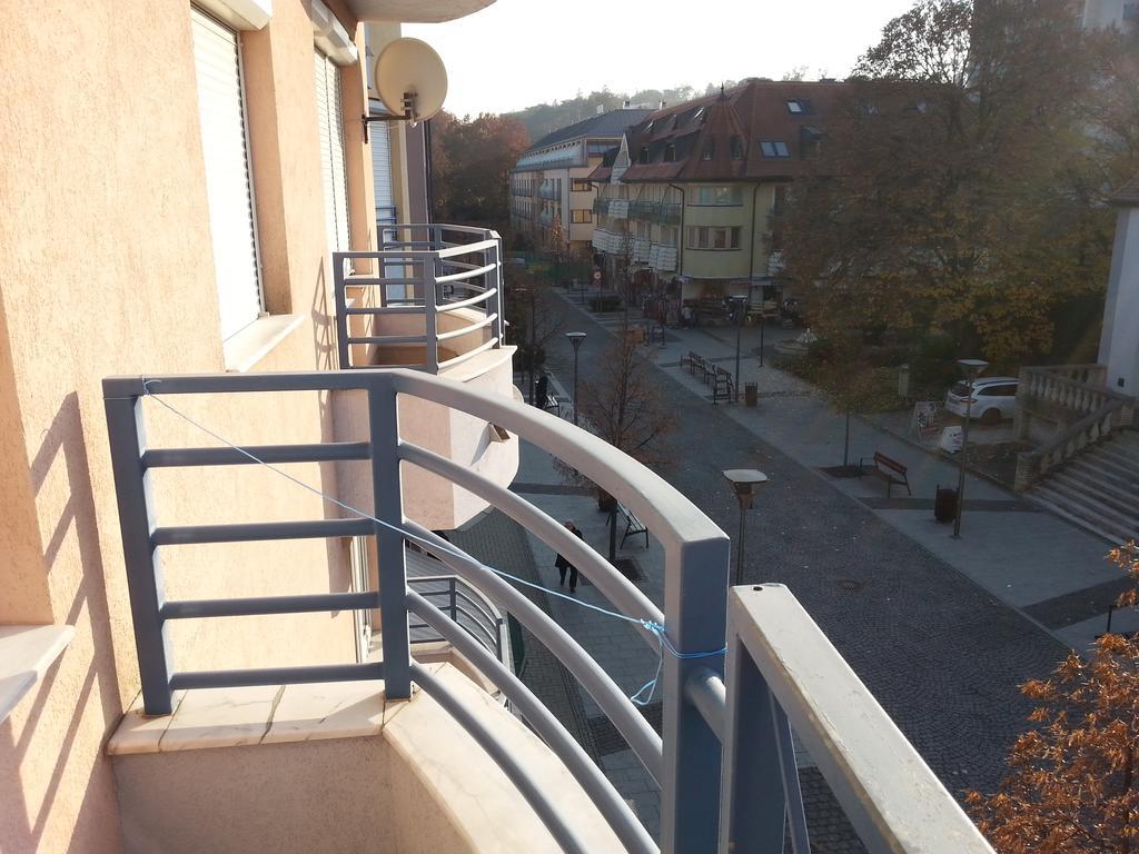 Pedestrian Street Apartment Хевиз Экстерьер фото