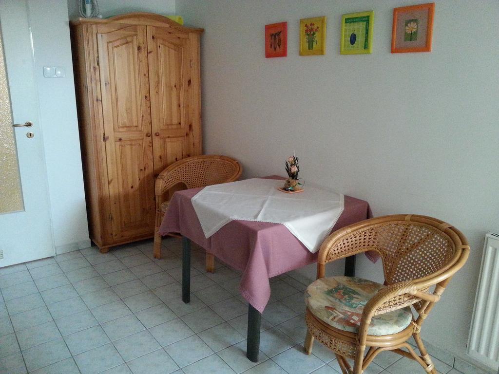 Pedestrian Street Apartment Хевиз Экстерьер фото